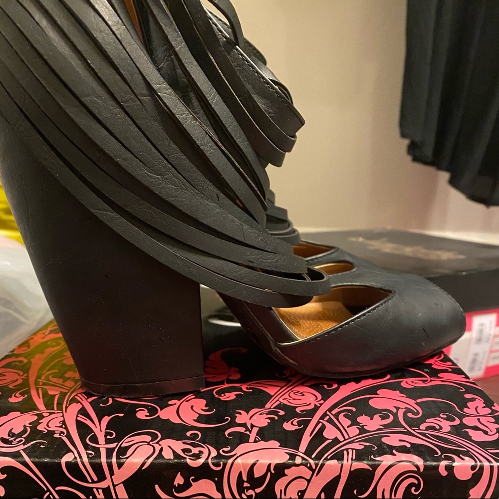 Fringed detail sandals